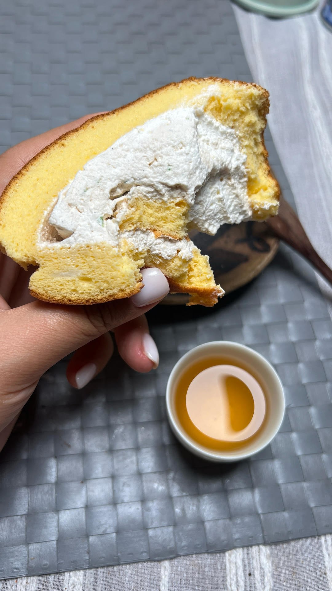 超详细的瑞士卷奶油蛋糕卷原味蛋糕卷的制作方法 饱满不掉皮不开裂（附模具换算方法）