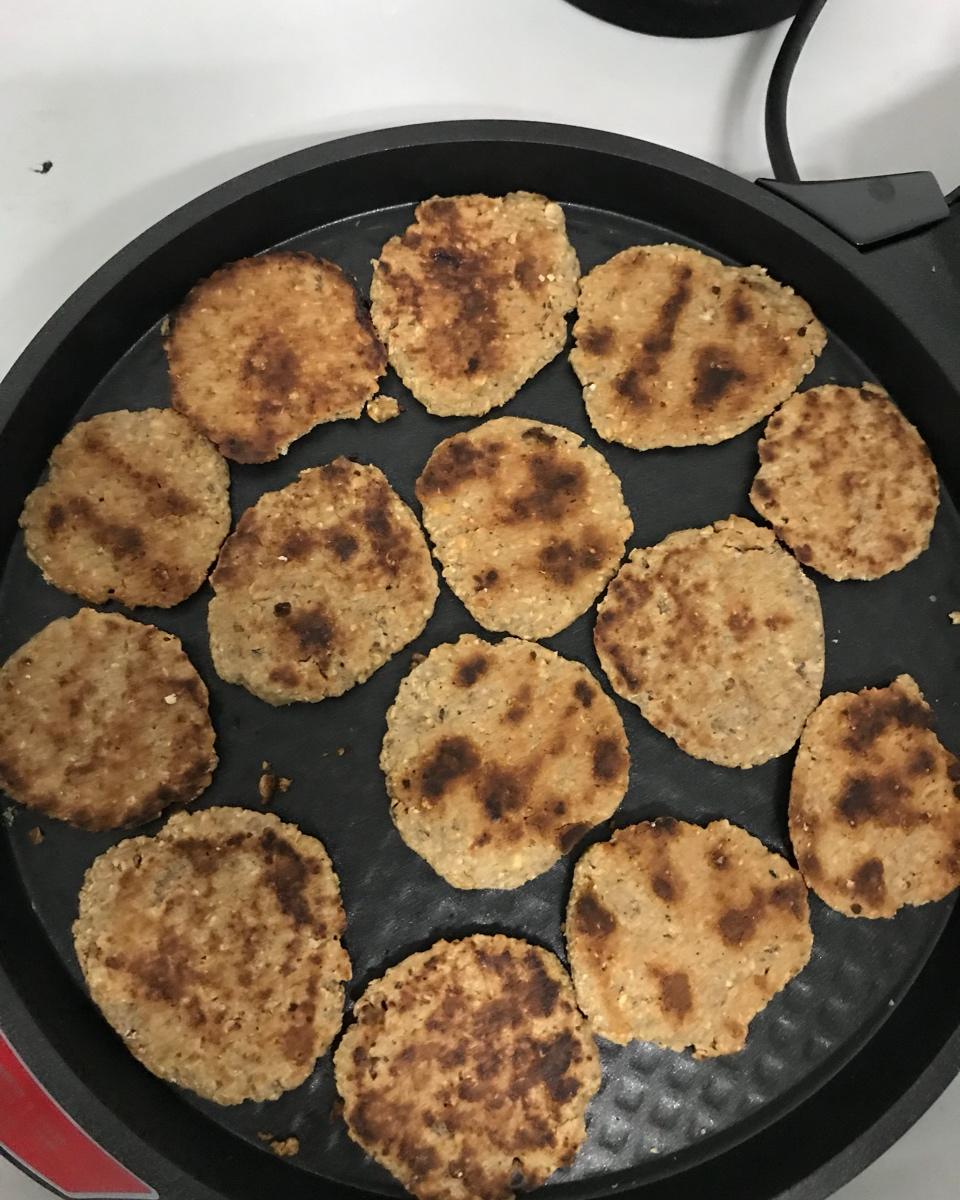 手机用户9778_r4wn做的燕麦核桃饼干(电饼铛版)