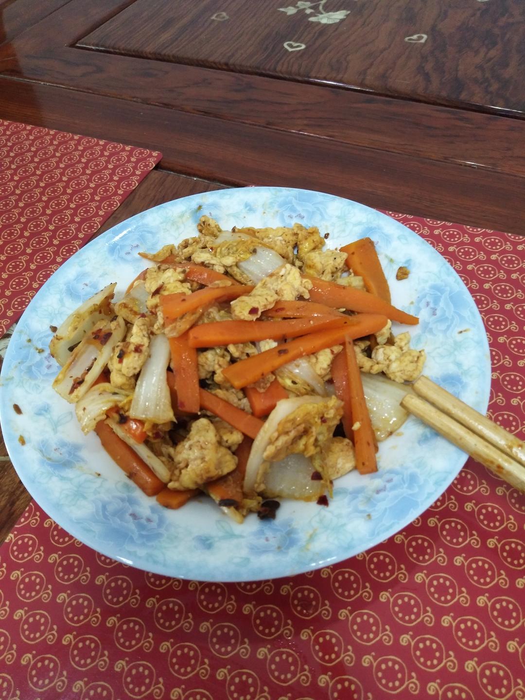 胡萝卜白菜炒鸡蛋的做法
