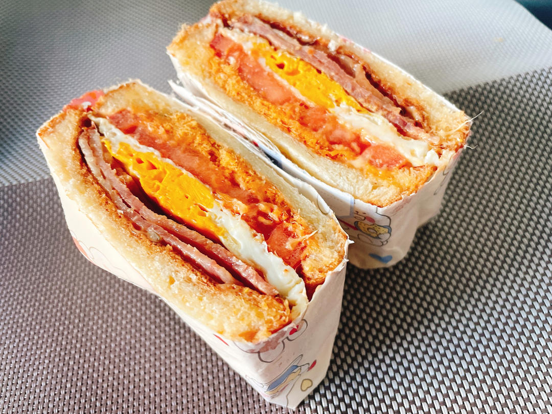 快手早餐｜鸡蛋培根三明治🥪