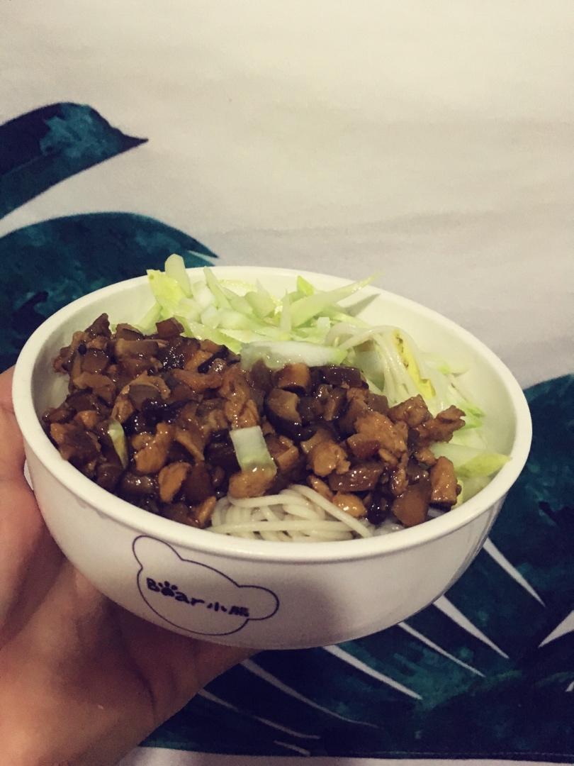 做饭小白也能轻松搞定的家常炸酱面🍜