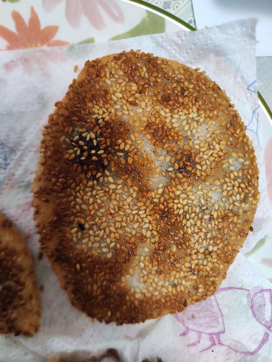 芝麻豆沙糯米饼 新手零失败 快手面食 软糯香甜 附细节视频详解