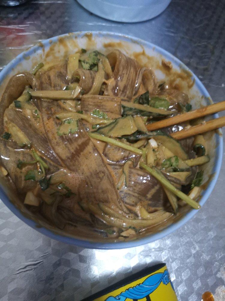 麻酱流汁宽粉
