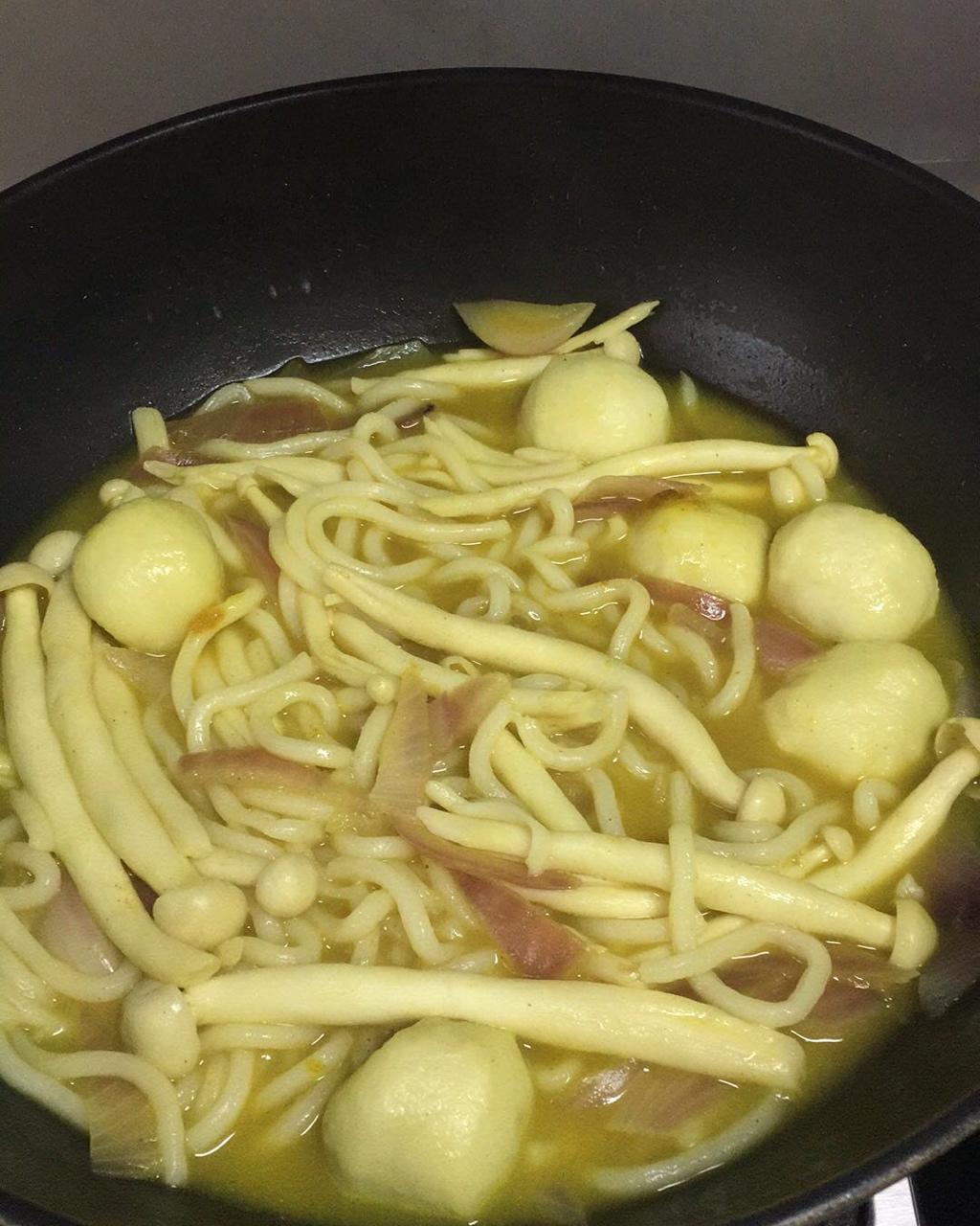 五分钟快手咖喱乌冬面