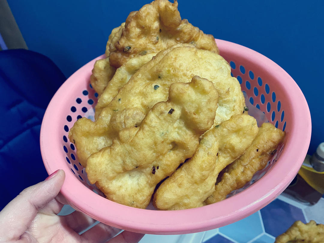 早餐店炸葱油饼 外酥里软 葱香味十足 附细节视频详解