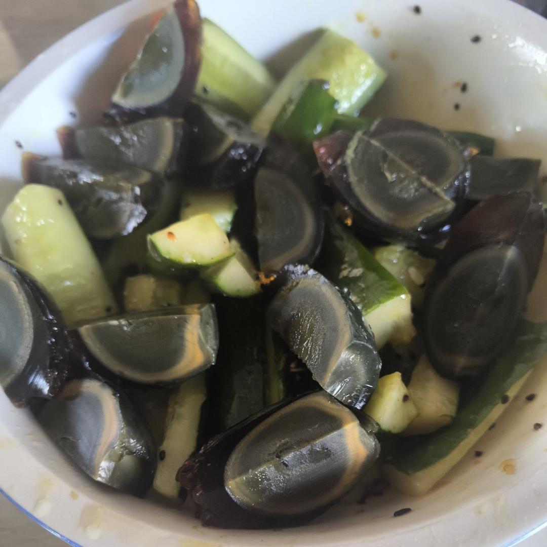 夏日开胃小凉菜“皮蛋拌黄瓜🥒”开胃减脂