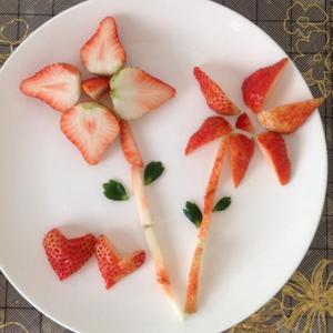 草莓摆盘的做法 步骤1