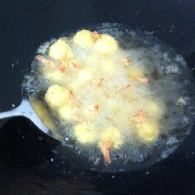 土豆泥鲜虾球
