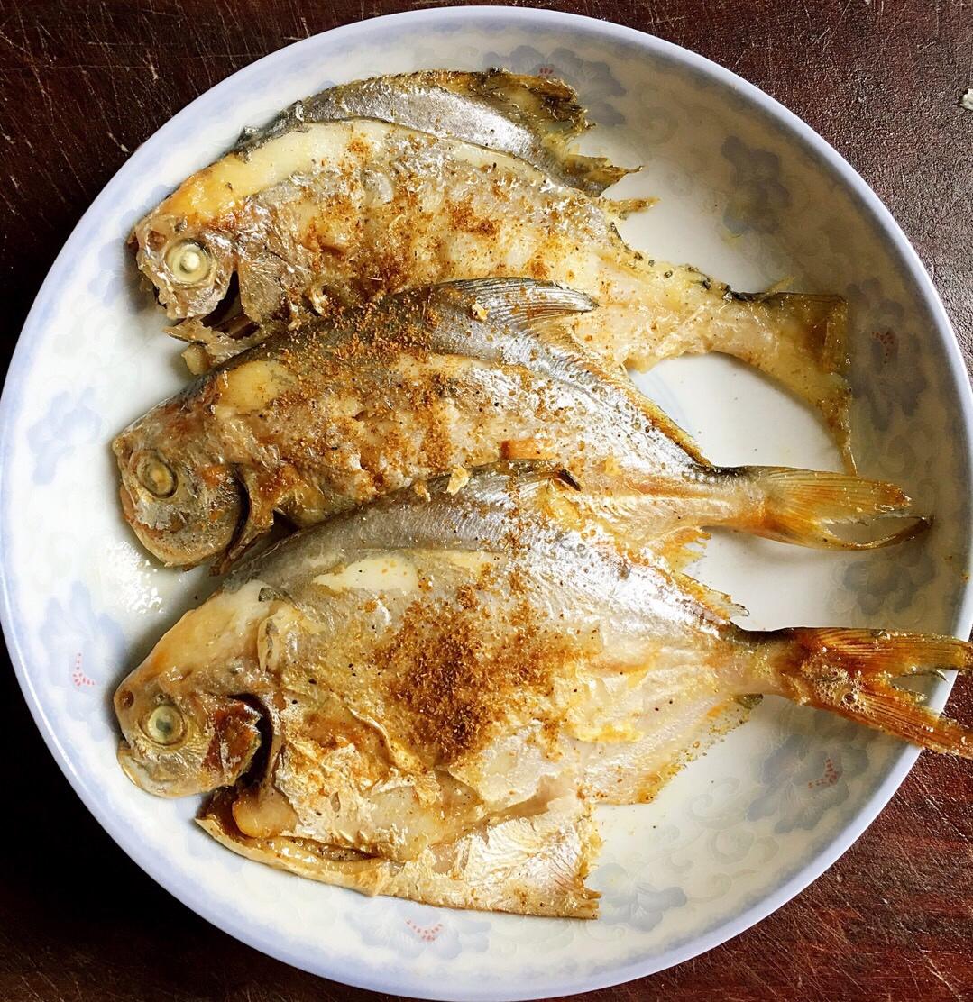 香煎鲳鳊鱼:( 堪比烧烤摊:)