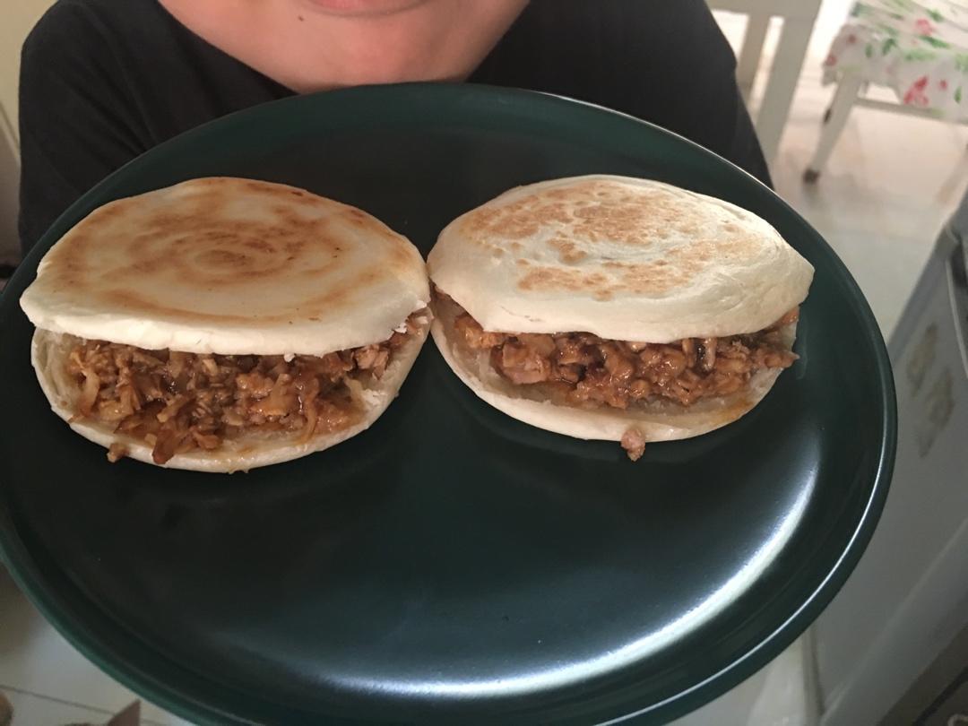 肉夹馍饼(不用泡打粉也外酥里嫩的肉夹馍饼)
