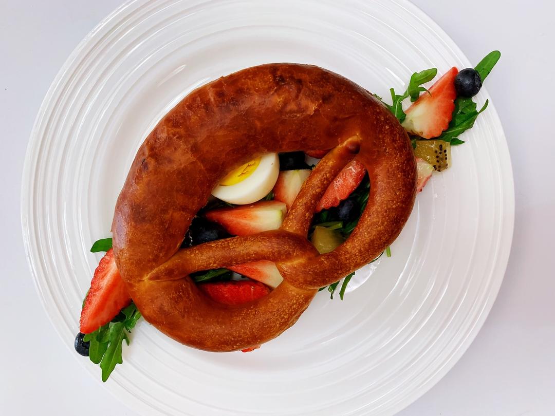 在家也能做德国著名面包：碱水面包