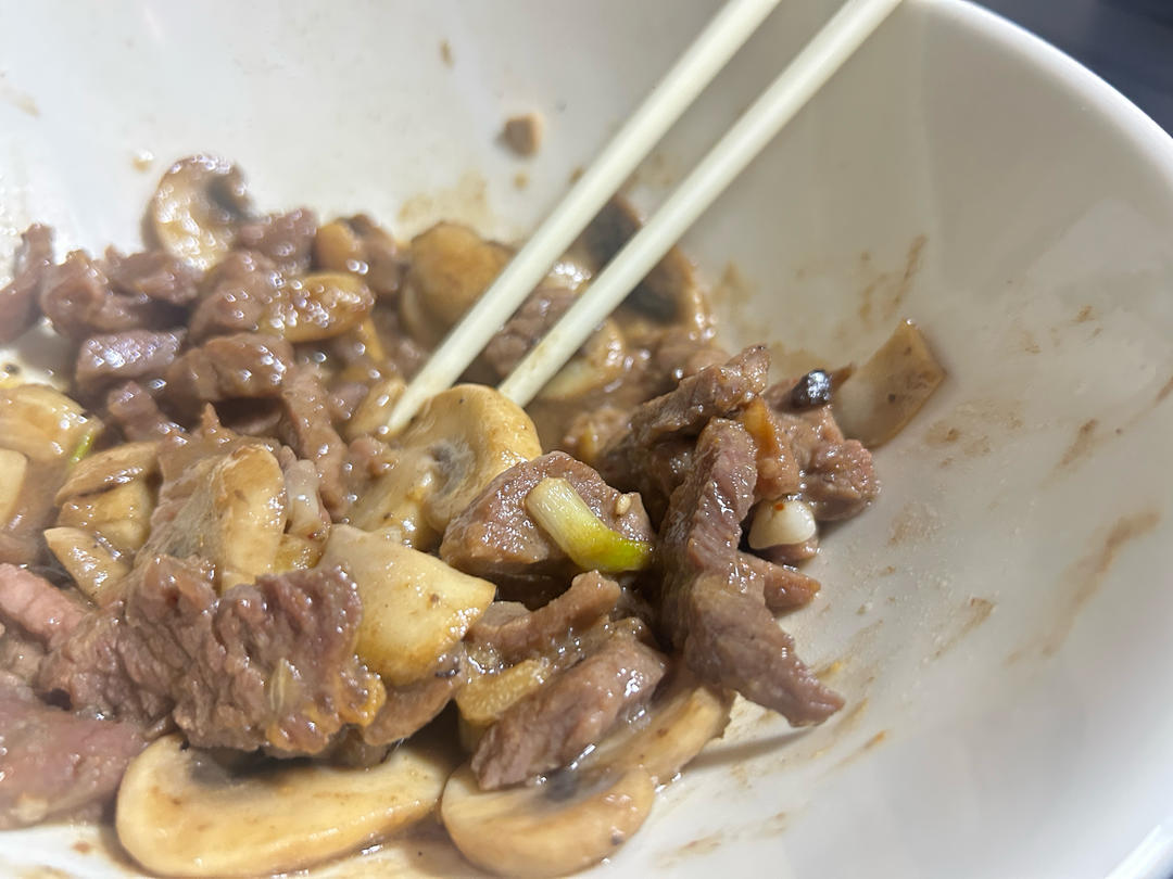 快手菜/蒜香牛排炒口蘑