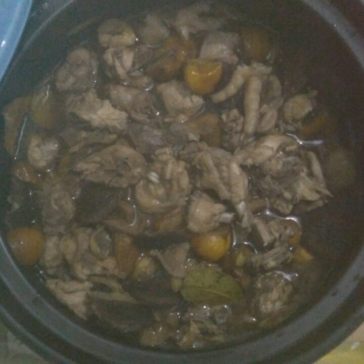 鲜甜软糯的板栗烧鸡，不输饭店～