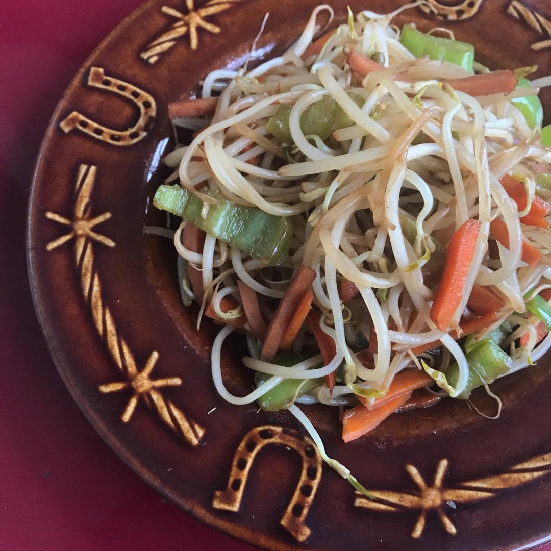 胡萝卜炒豆芽