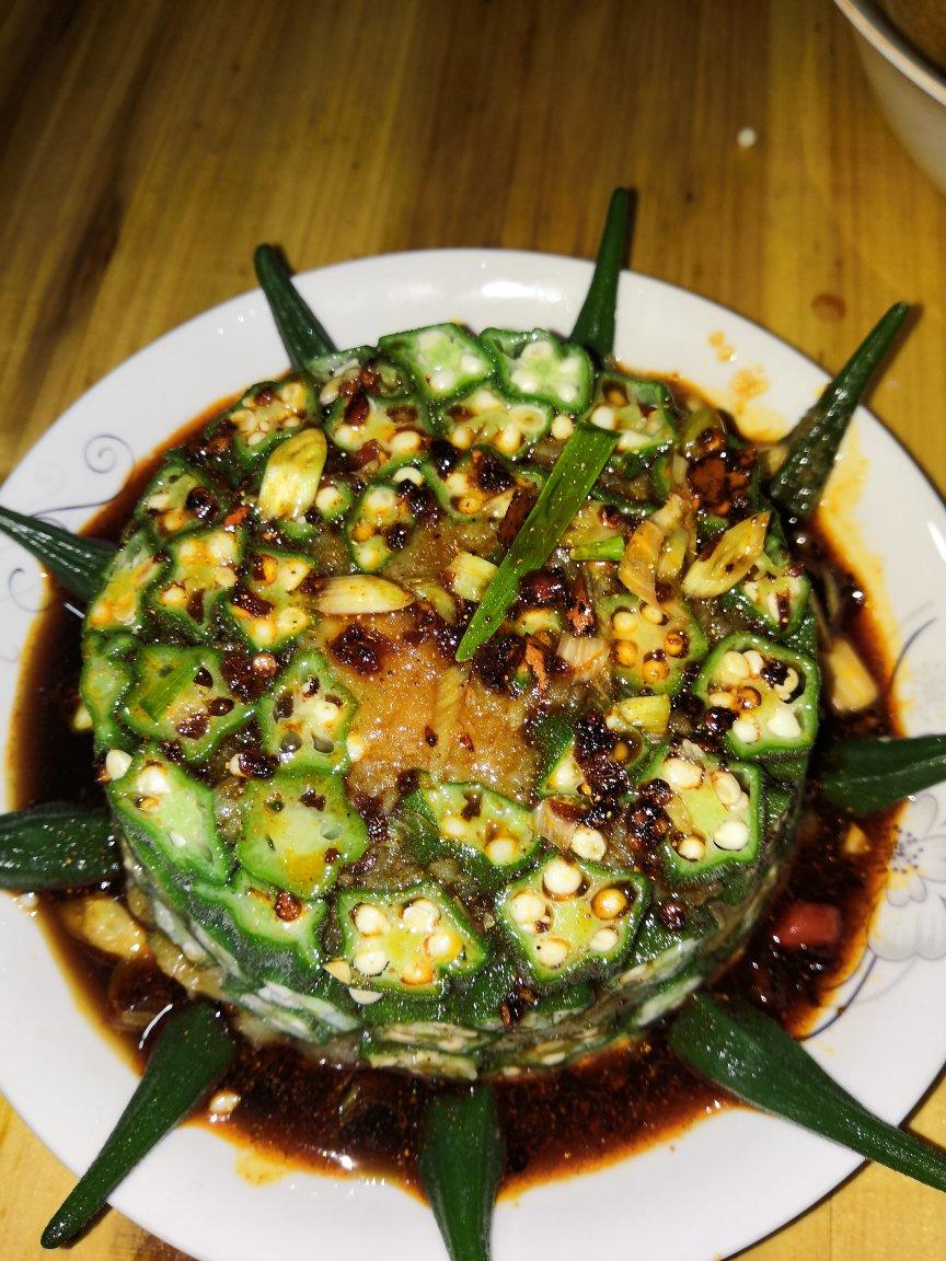 这绝对是秋葵颜值最高的做法，好看又好吃，端上桌最先光盘