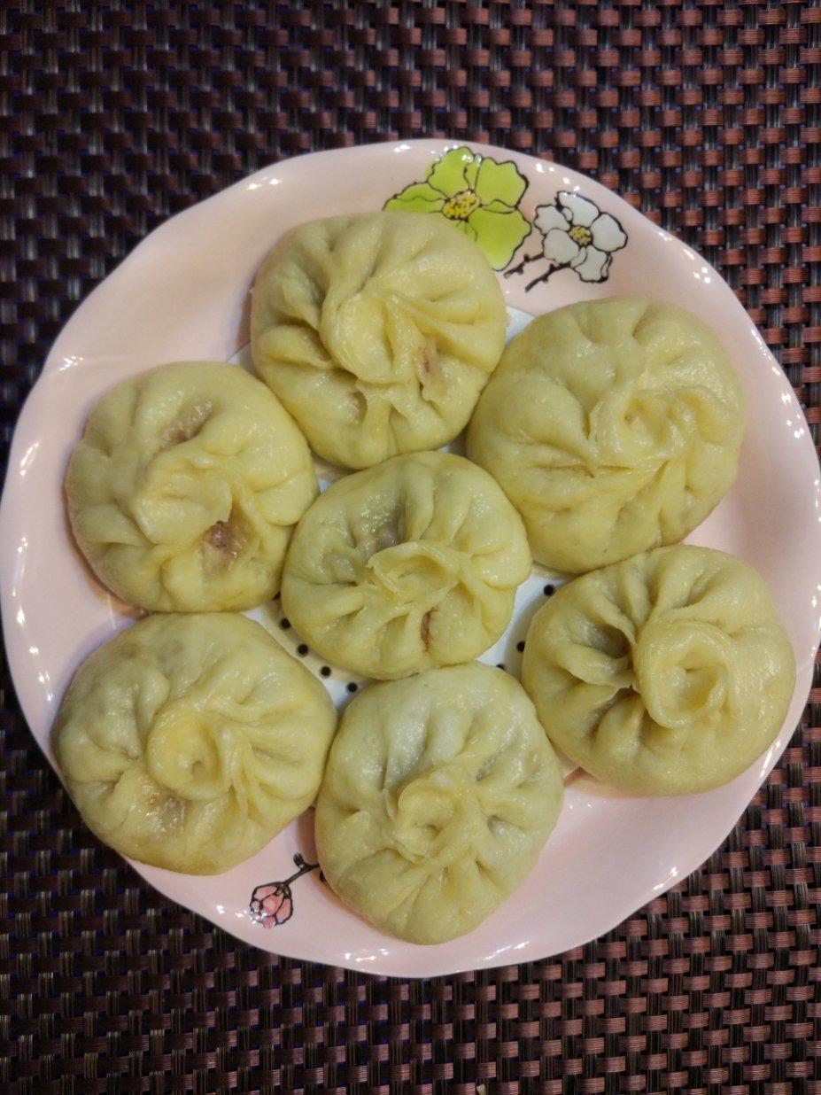 斑马小做的鲜美多汁的洋葱牛肉包子
