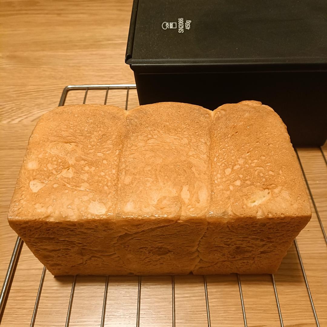 做一次就成功的牛奶吐司面包（手和面揉出手套膜）最后附全麦吐司