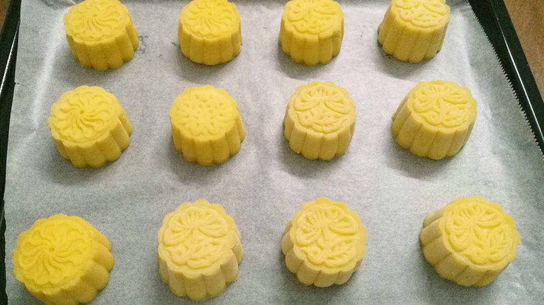超详细图解版--流心奶黄月饼
