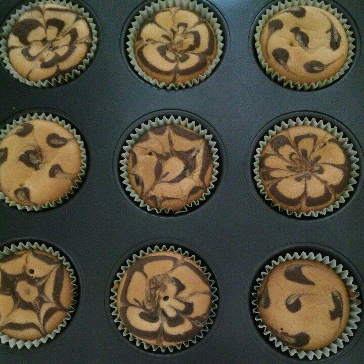 拉花戚风纸杯蛋糕