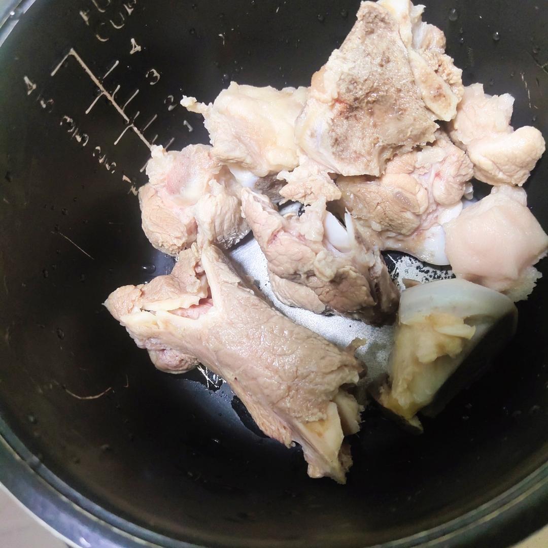 玉米山药胡萝卜排骨汤