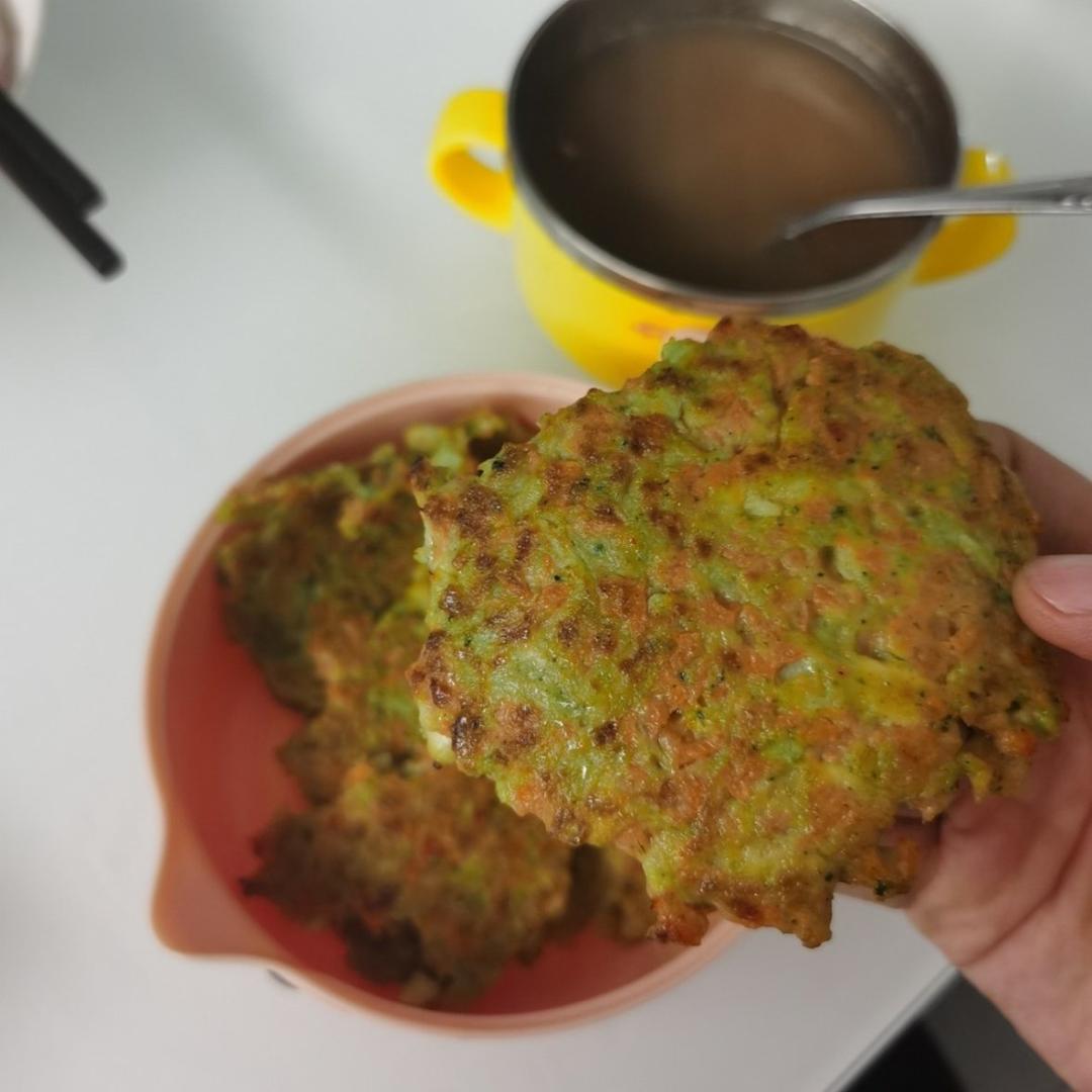 减肥、健身人士吃了狂点赞的蔬菜鸡胸肉饼