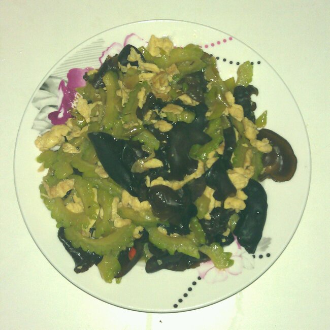 苦瓜木耳炒鸡蛋