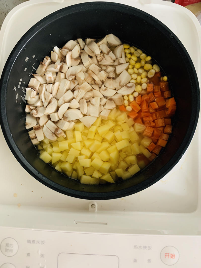 懒人电饭锅香肠焖饭/煲仔饭