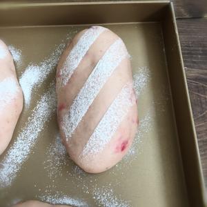 奶油奶酪馅草莓冻干餐包～UKOEO高比克食谱的做法 步骤17