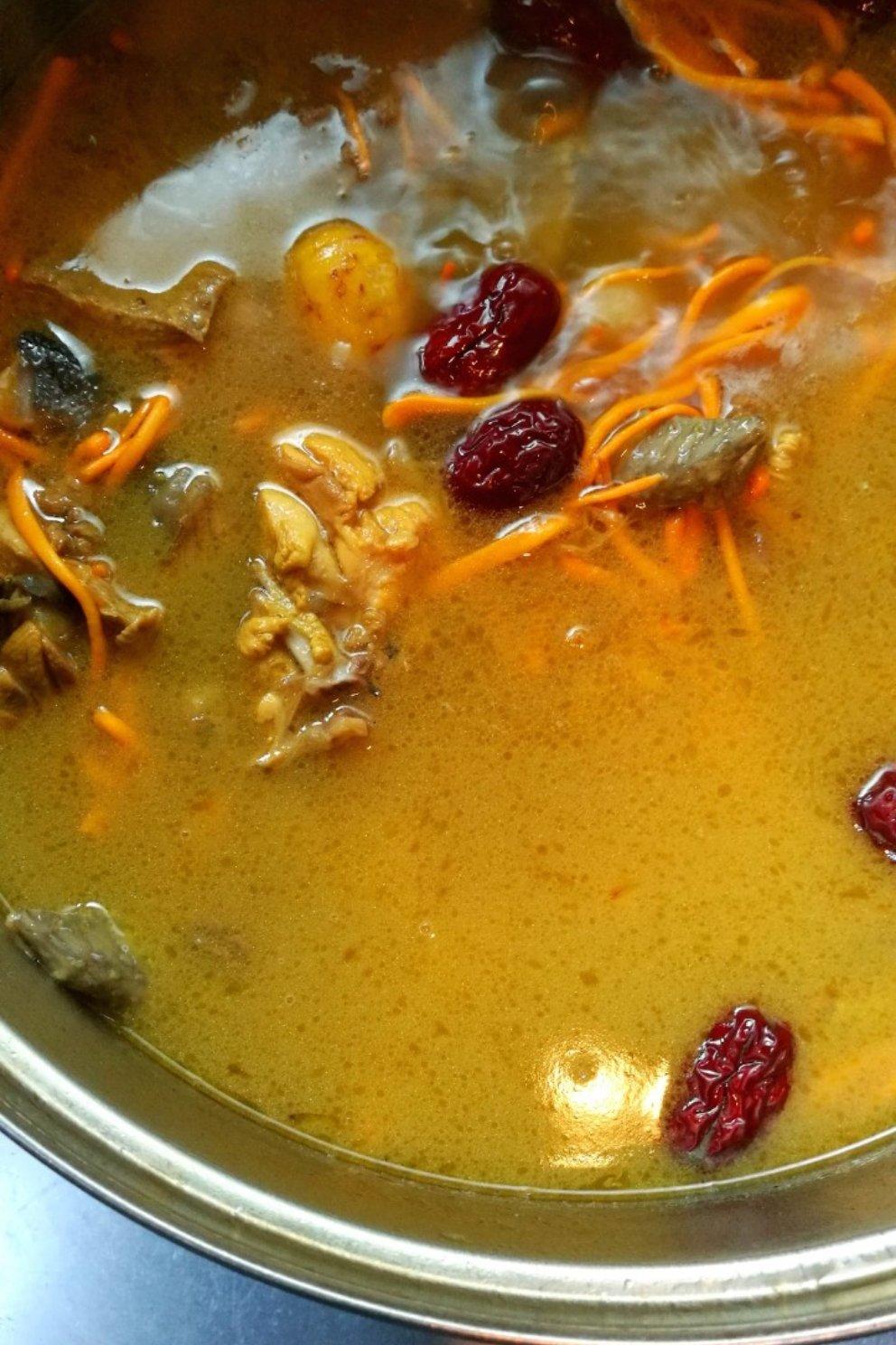 板栗虫草花炖鸡汤