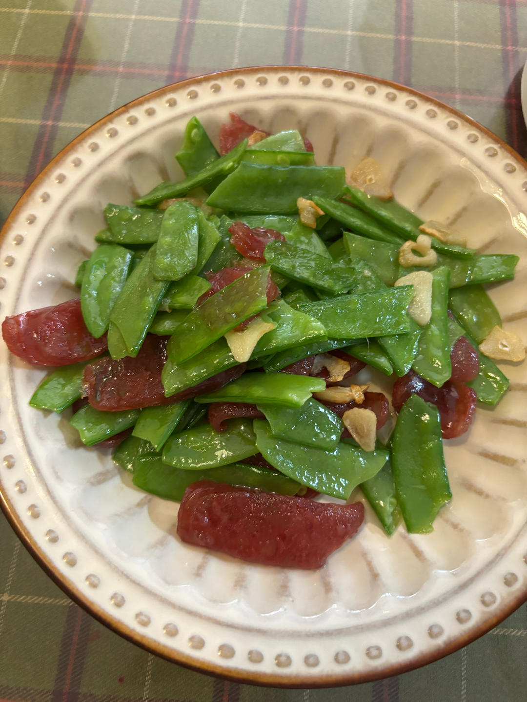 无比简单的荷兰豆炒腊肠，营养又好吃～！