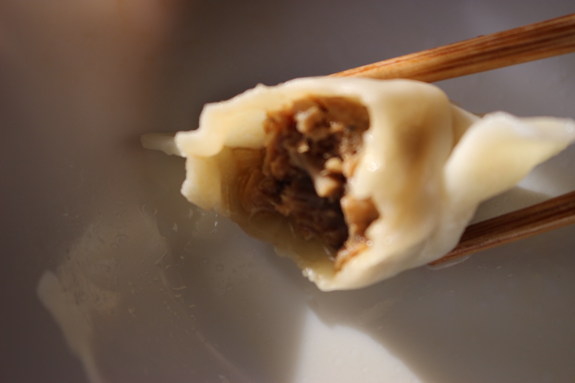 蘑菇猪肉馅儿饺子（最简单的食材成就鲜美多汁的美味水饺）的做法