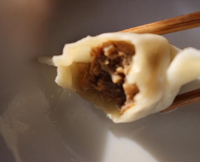 蘑菇猪肉馅儿饺子（最简单的食材成就鲜美多汁的美味水饺）的做法