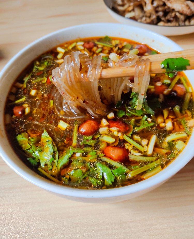 是糖米呀做的酸辣粉