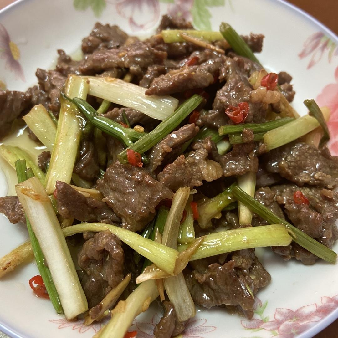 很嫩的小炒芹菜黄牛肉