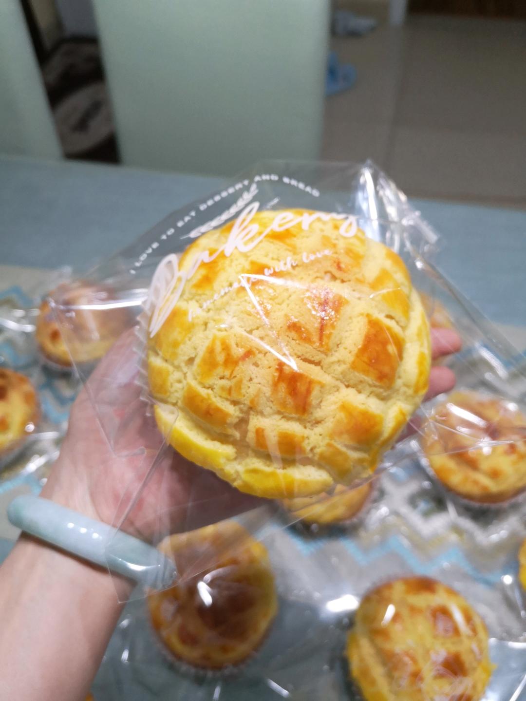 好吃到炸裂的港式菠萝包（附带制作酥皮的小视频）