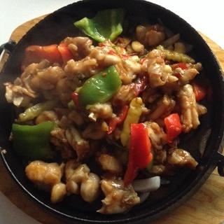 铁板牛蛙的做法