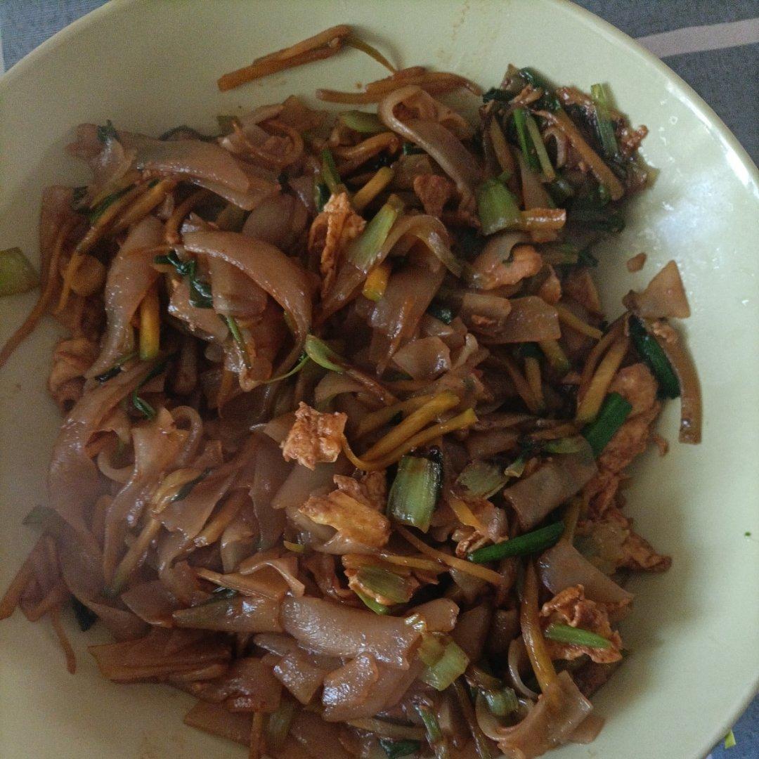 路边摊的炒河粉