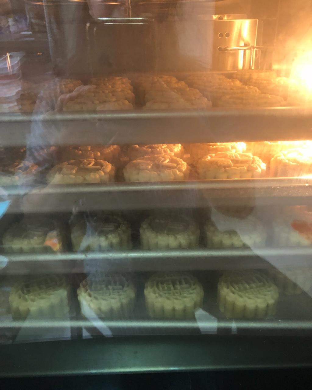 广式月饼—蛋黄莲蓉月饼