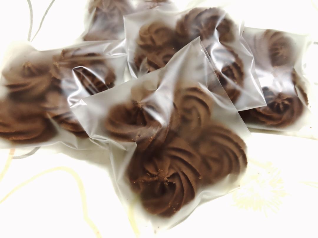 挤花毫无压力的巧克力曲奇