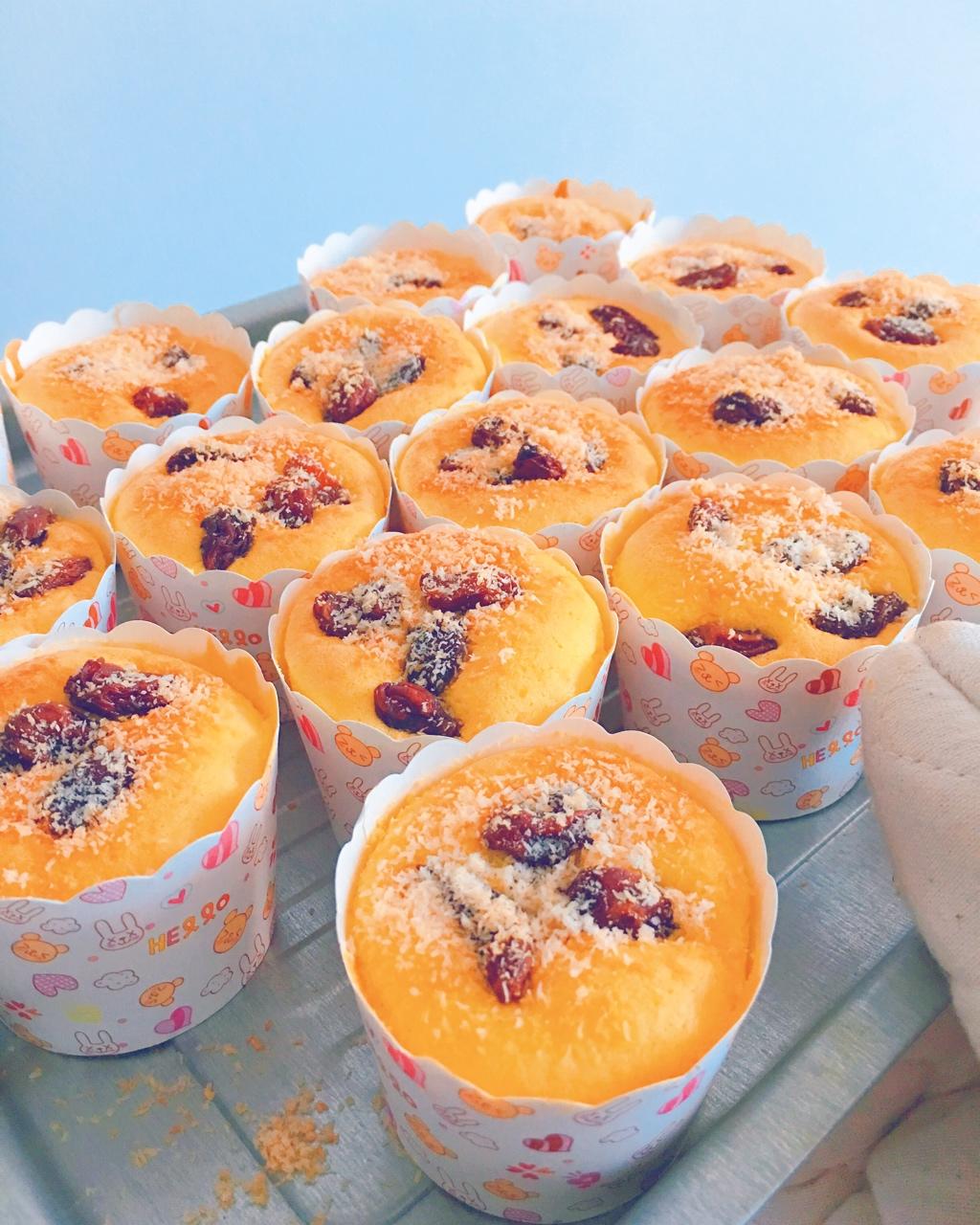 念dib6做的酸奶纸杯蛋糕