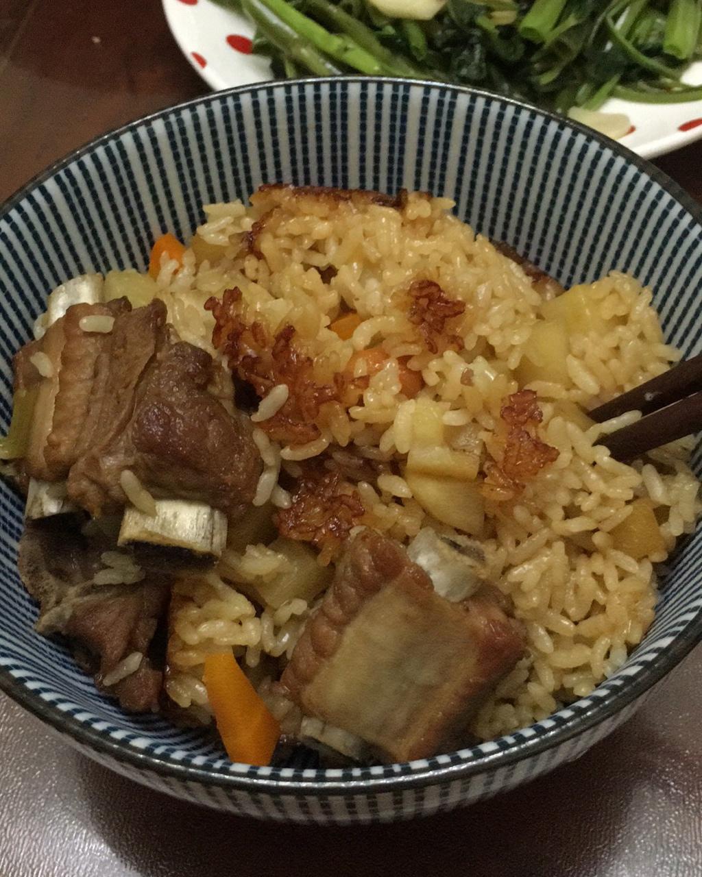 喷香排骨焖饭（爆好吃）