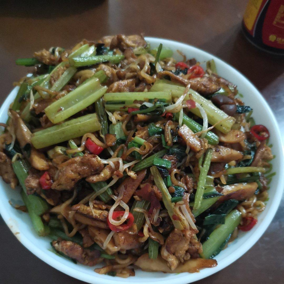 🍜泡面神仙吃法❗️巨销魂的鸡蛋火腿炒泡面