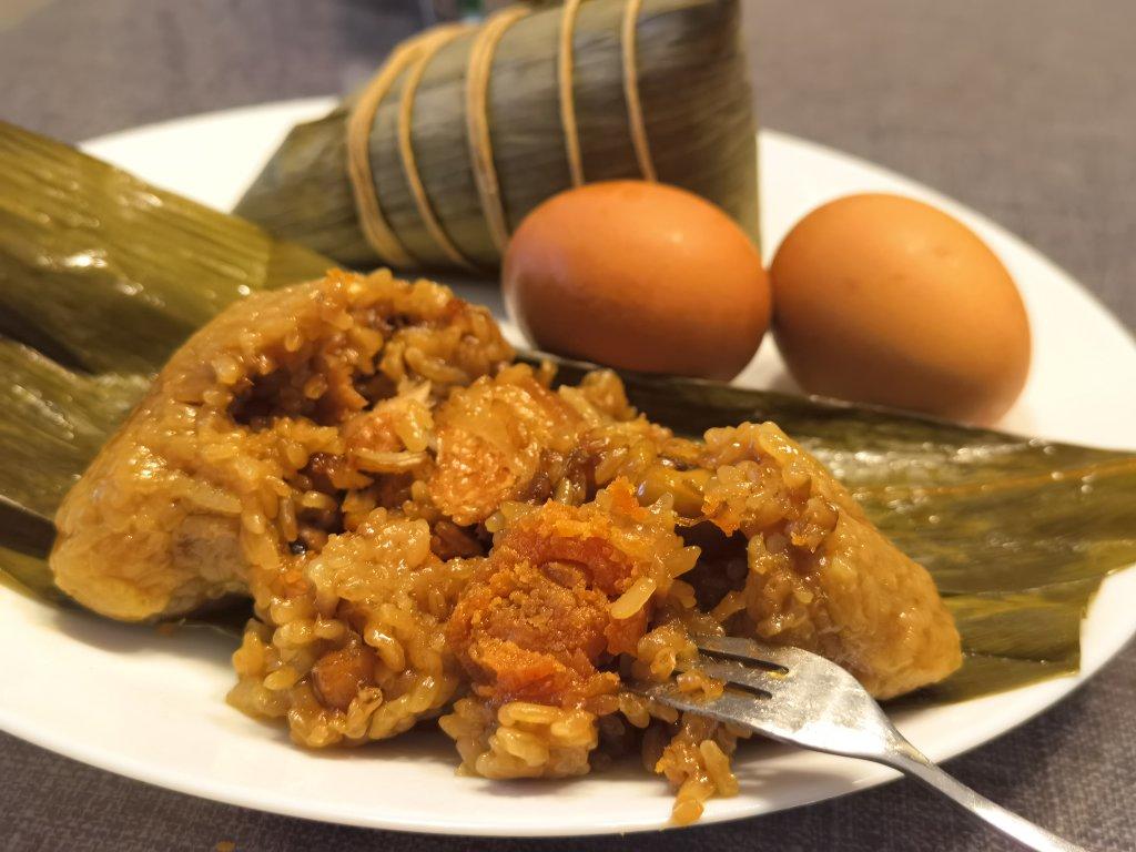 台式南部粽：咸蛋黄肉粽