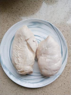 自制小零食-鸡胸肉丝的做法 步骤1