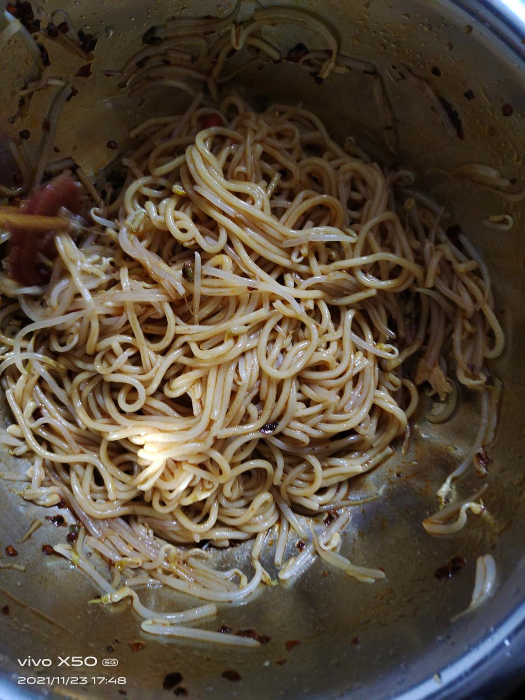 好吃到舔盘的老干妈拌面❗️连吃三天也不够