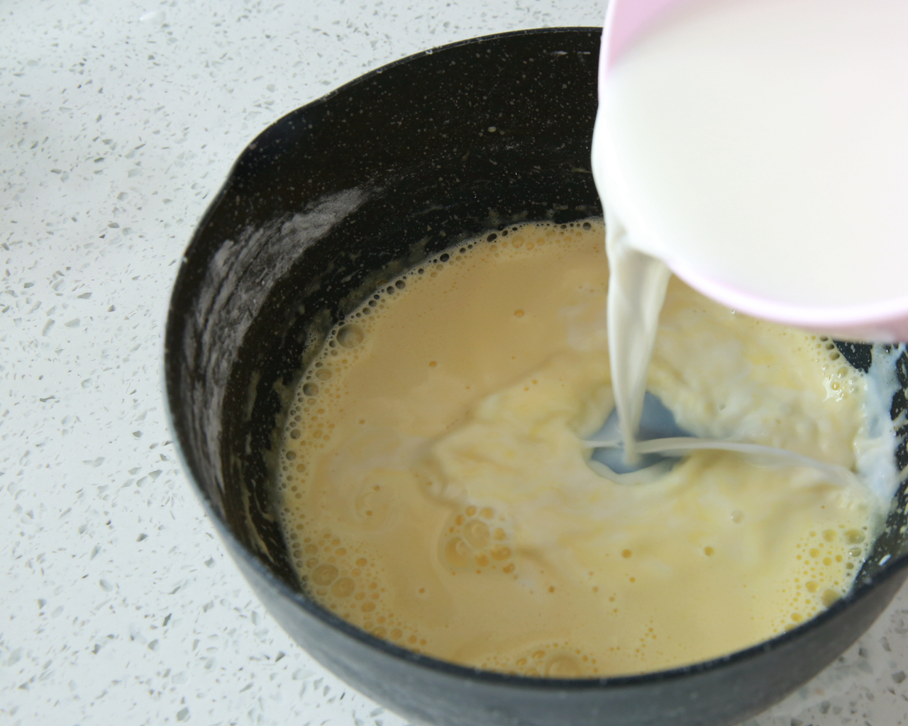 爆浆海盐奶盖蛋糕(加高戚风蛋糕）的做法 步骤9