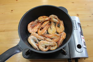 家常小菜--开背蒜香虾的做法 步骤5