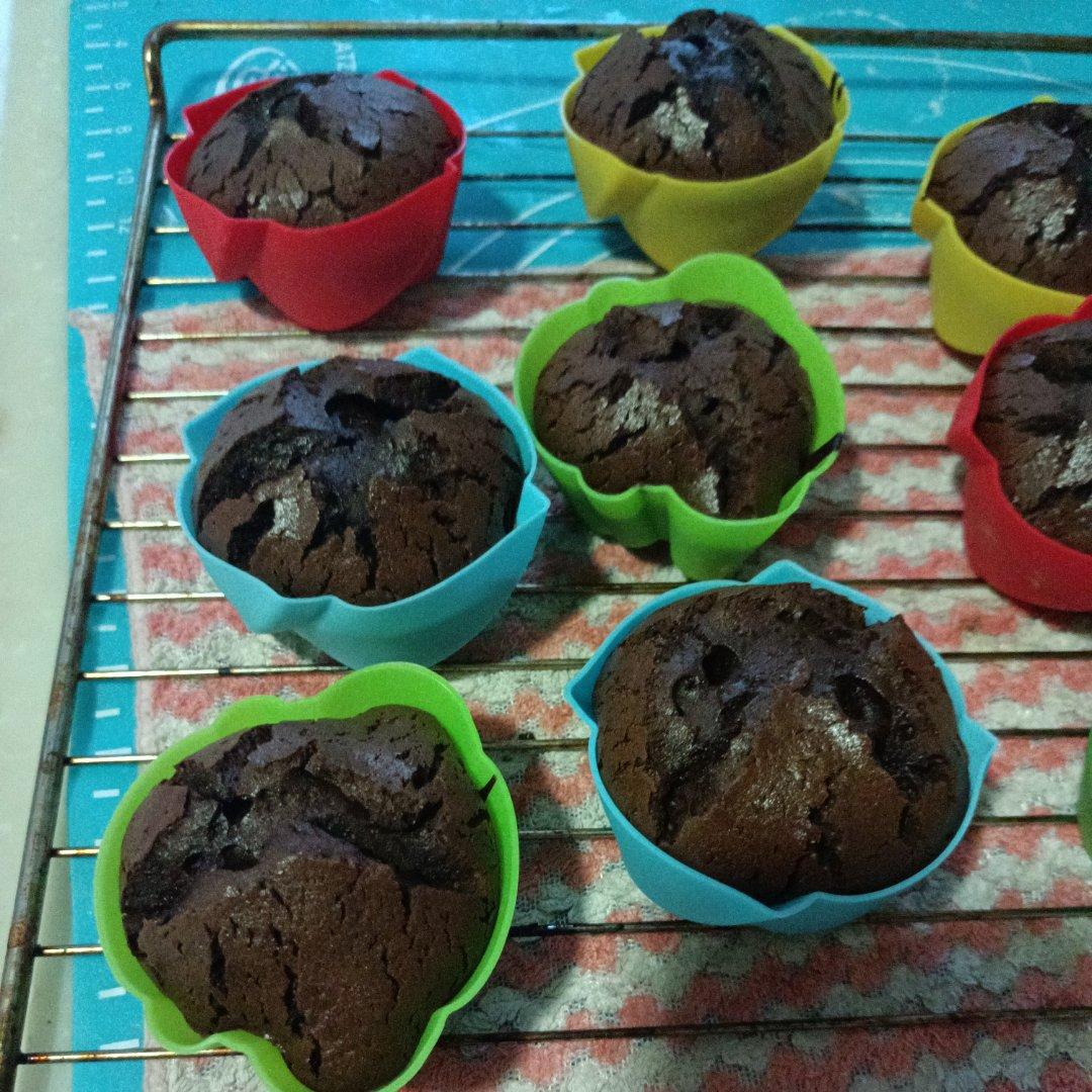 超好吃的巧克力熔岩蛋糕🍰 一口爆浆！免打发！