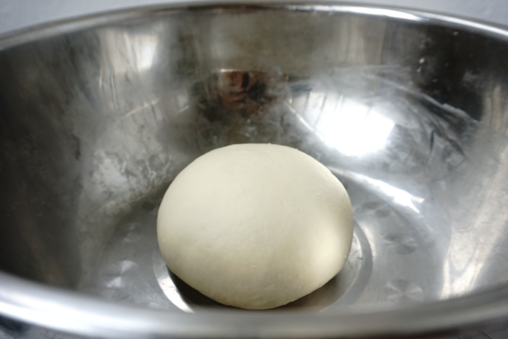 一次发酵的麻辣木耳包菜包子——分享一个好吃的馅儿和一点揉面小技巧的做法 步骤5