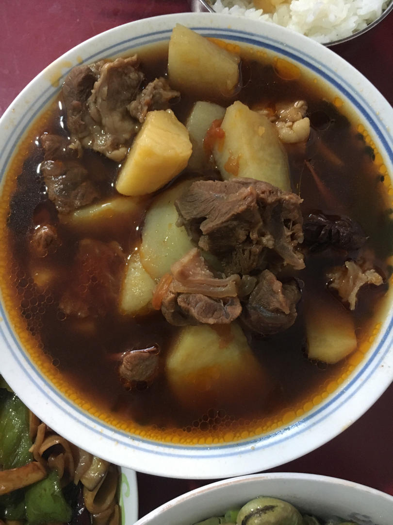 西红柿土豆炖牛肉